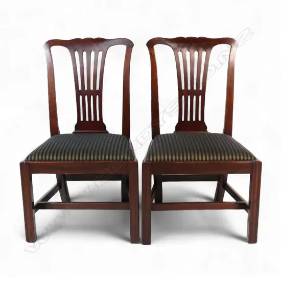 A pair of c.1780 English mahogany Hepplewhite-style chairs,